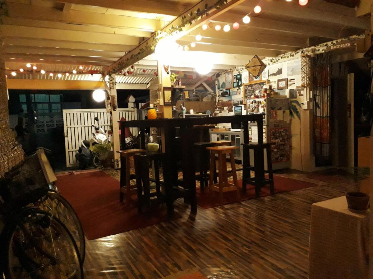 Thaimex Cafe & Homestay Backpackers- Adults Only Prachuap Khiri Khan Bagian luar foto