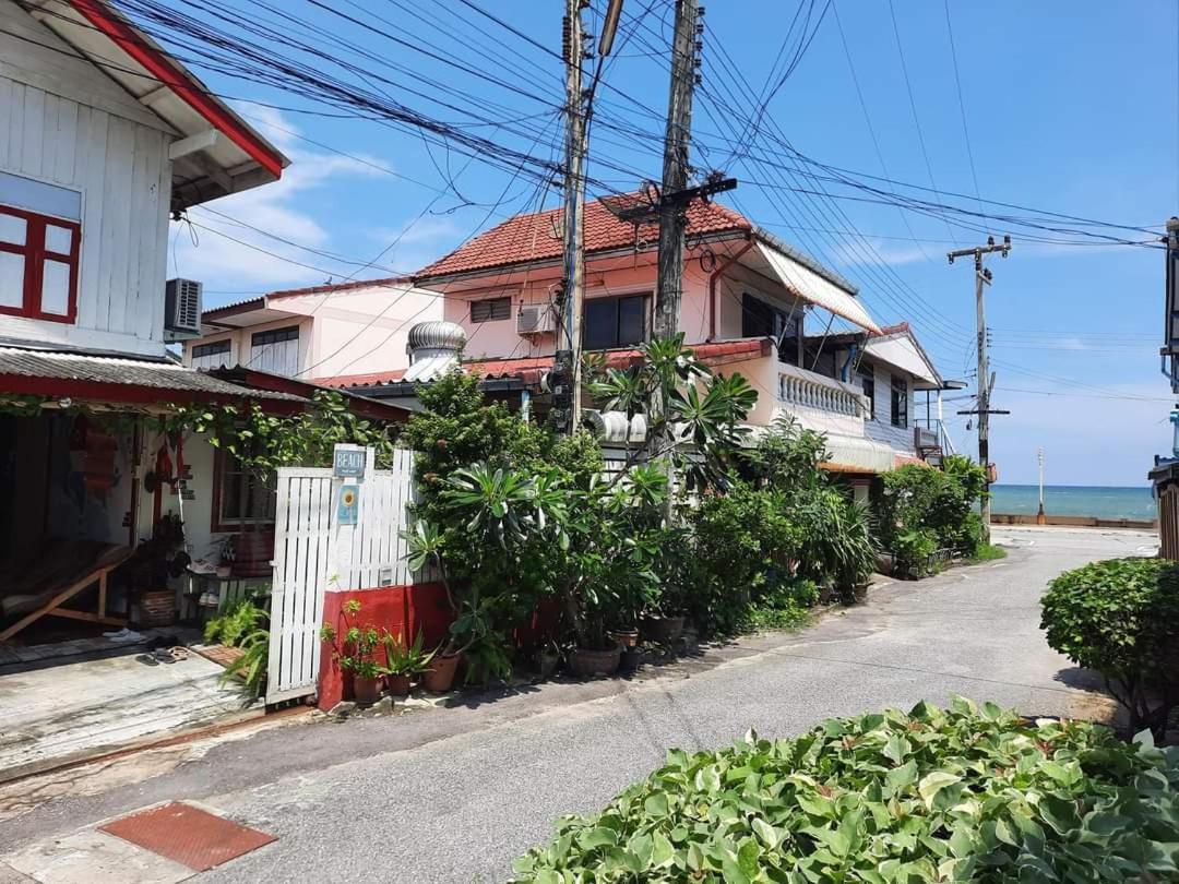 Thaimex Cafe & Homestay Backpackers- Adults Only Prachuap Khiri Khan Bagian luar foto